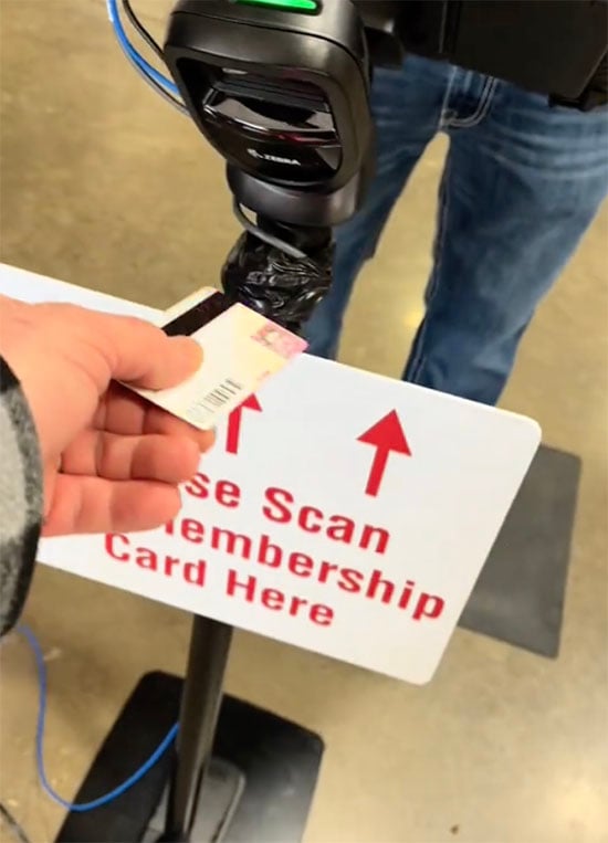 Il y a des Costco qui vous font maintenant scanner votre carte avant de rentrer